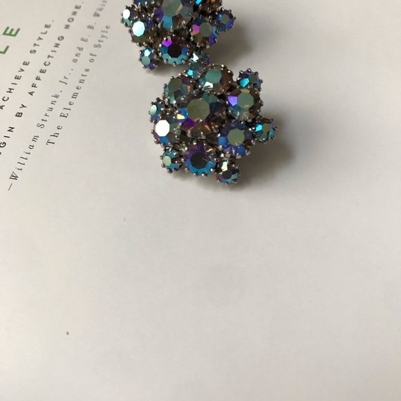 VINTAGE RHINESTONE CLIP EARRINGS - Picture 1 of 13